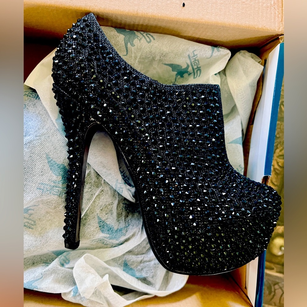 BLACK (size 9) Sheikh GAGA rhinestone bootie heels Brand New!